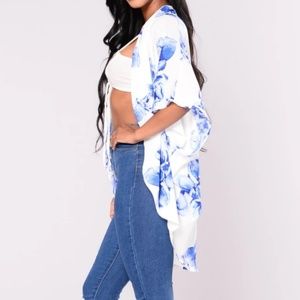 Fashion Nova Blue and White Floral Kimono-M